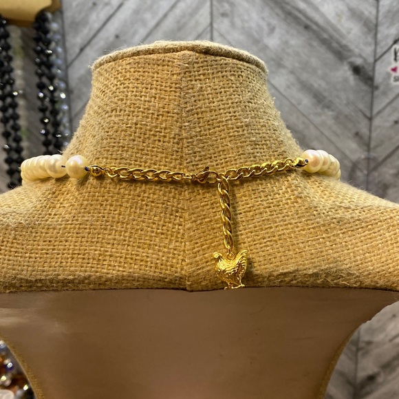 Classic Pearl 18 in Necklace Aprilsplace Chicken - Picture 2 of 5